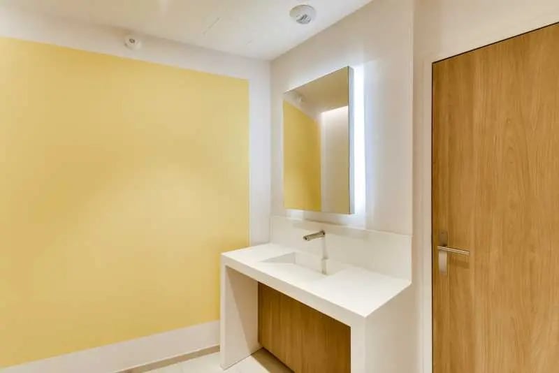 Office in Paris for lease - Interior Photo - Image 2 of 2