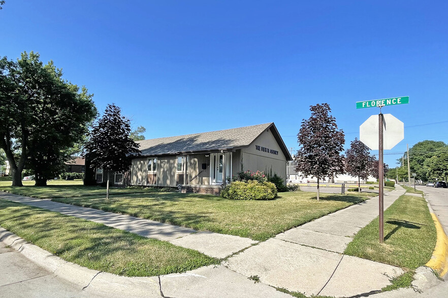 59 Florence St, Clawson, MI for sale - Building Photo - Image 1 of 1