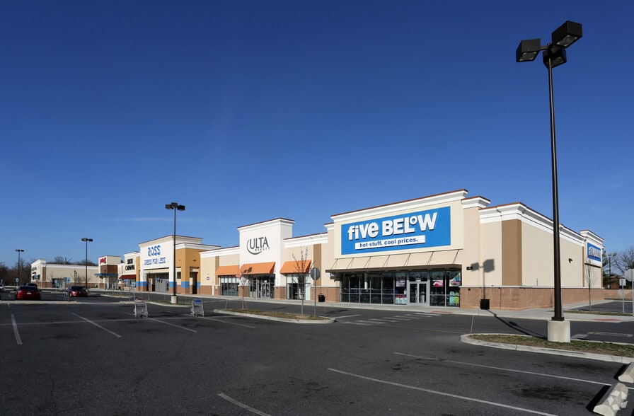 1574 N Dupont Hwy, Dover, DE for lease - Primary Photo - Image 1 of 5