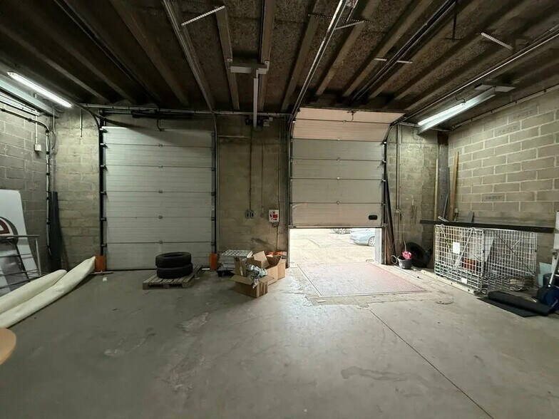 Flex in Louvres for lease - Interior Photo - Image 2 of 3