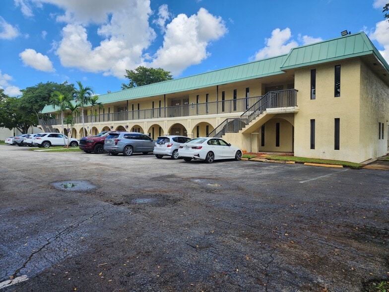 15271 NW 60th Ave, Miami Lakes, FL for sale - Building Photo - Image 1 of 1