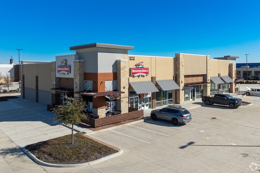 1050 Mayfield Rd, Grand Prairie, TX for lease - Building Photo - Image 1 of 12