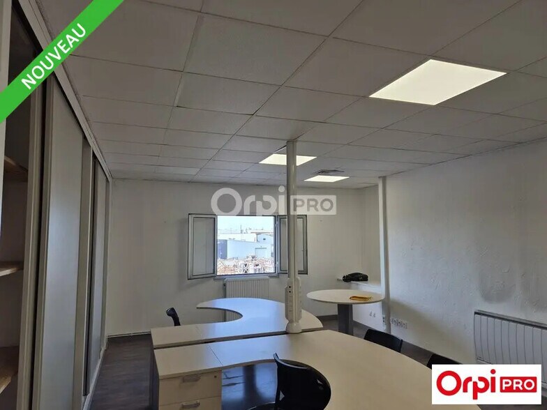 Office in Valence for lease - Interior Photo - Image 3 of 5