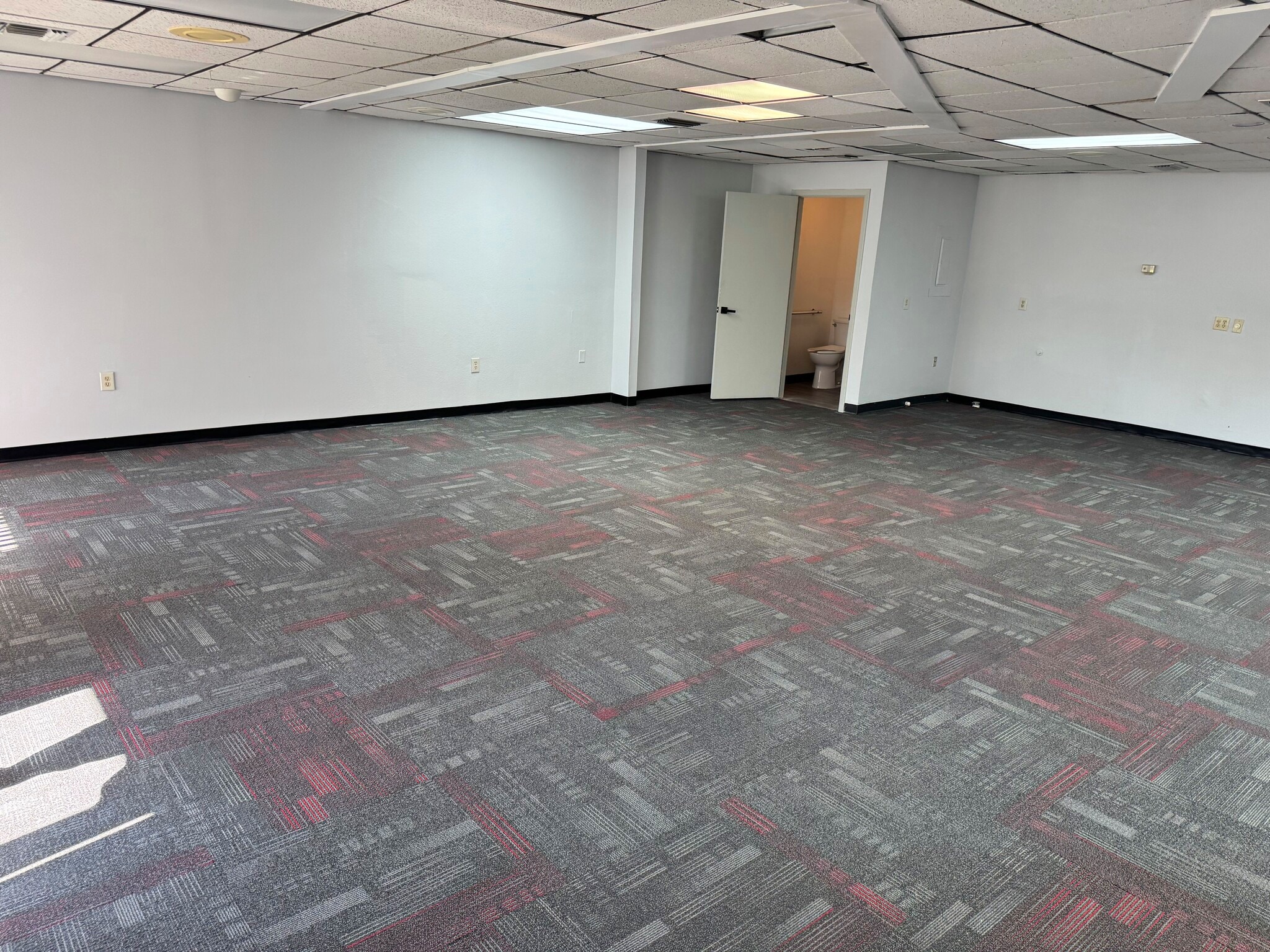 7777 N 131st St, Seminole, FL for lease Interior Photo- Image 1 of 7