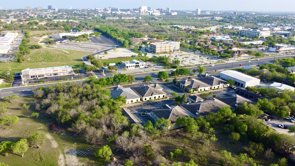 9643 Huebner Rd, San Antonio, TX for lease - Building Photo - Image 2 of 19