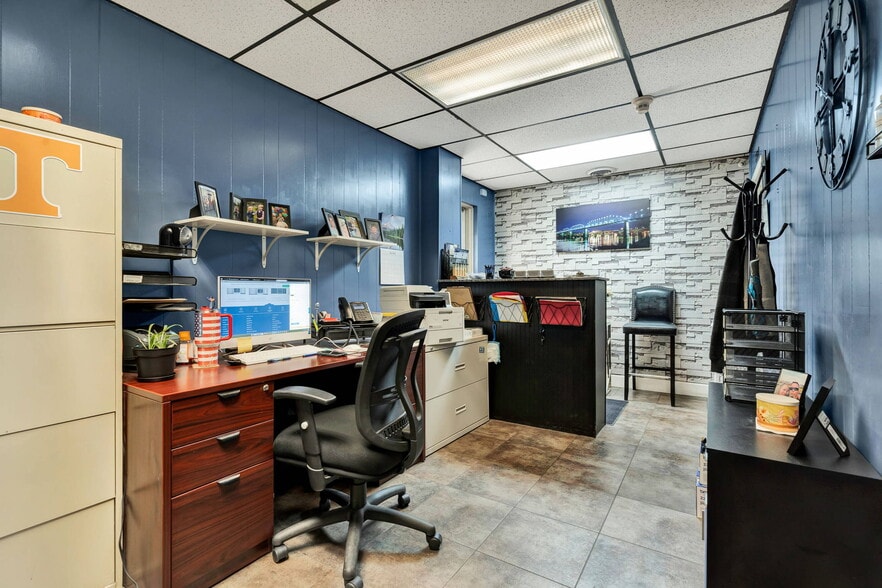 2450 Riverside Drive, Chattanooga, TN for sale - Building Photo - Image 3 of 57
