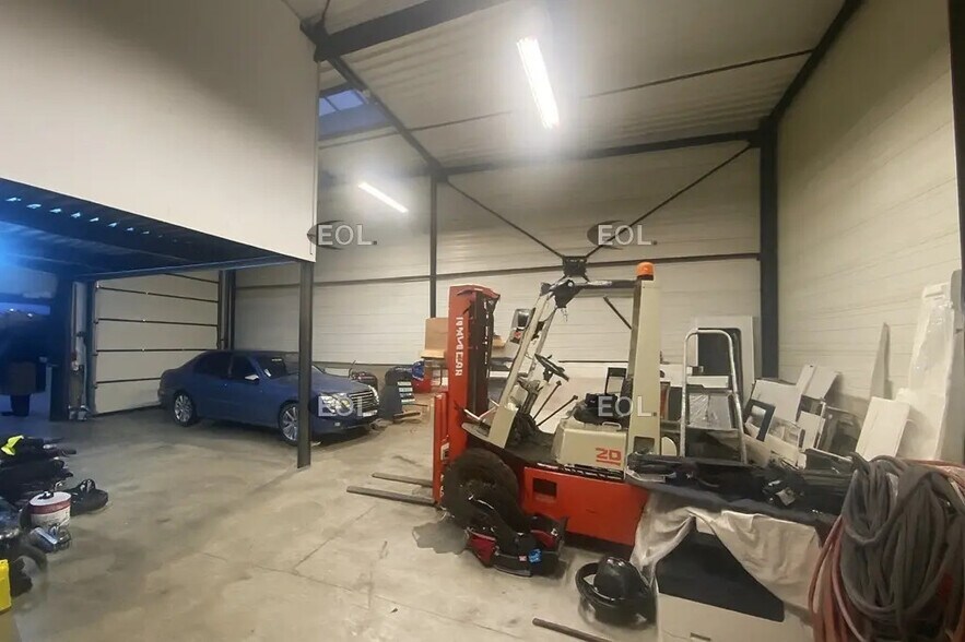 Flex in Conflans-Sainte-Honorine for lease - Interior Photo - Image 2 of 11