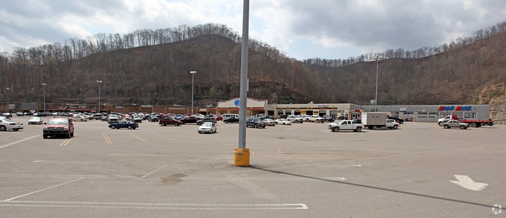 275 Mall Rd, South Williamson, KY for lease - Building Photo - Image 3 of 3