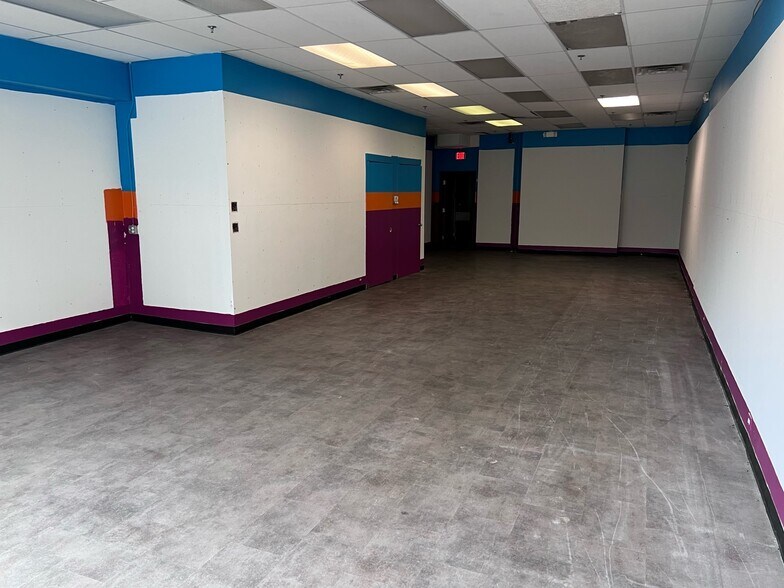 711 W Cross St, Ypsilanti, MI for lease - Interior Photo - Image 2 of 5