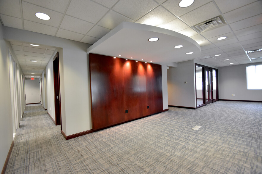 5839 Main St, Williamsville, NY for lease - Interior Photo - Image 2 of 9