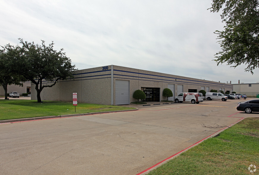 1325 Whitlock Ln, Carrollton, TX for lease - Primary Photo - Image 3 of 5