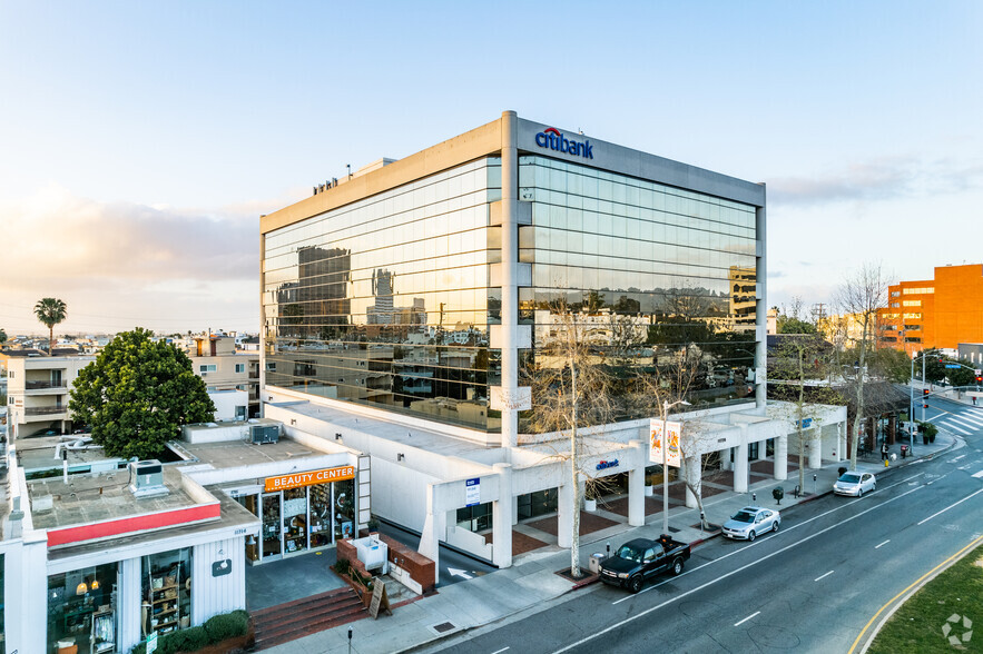 11726 San Vicente Blvd, Los Angeles, CA for lease - Building Photo - Image 2 of 9