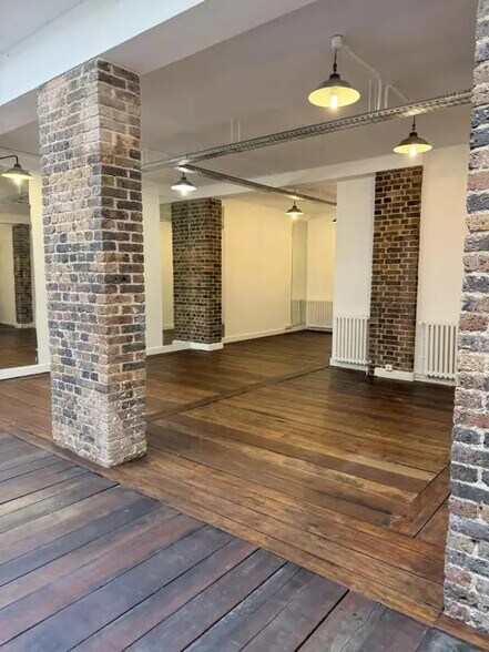 18 Rue Mesnil, Paris for lease - Interior Photo - Image 2 of 9