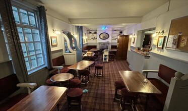 Shaw Lane, Stoke Prior for lease Interior Photo- Image 1 of 4