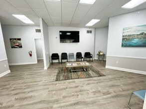 490 NW 60th St, Gainesville, FL for lease Lobby- Image 2 of 16