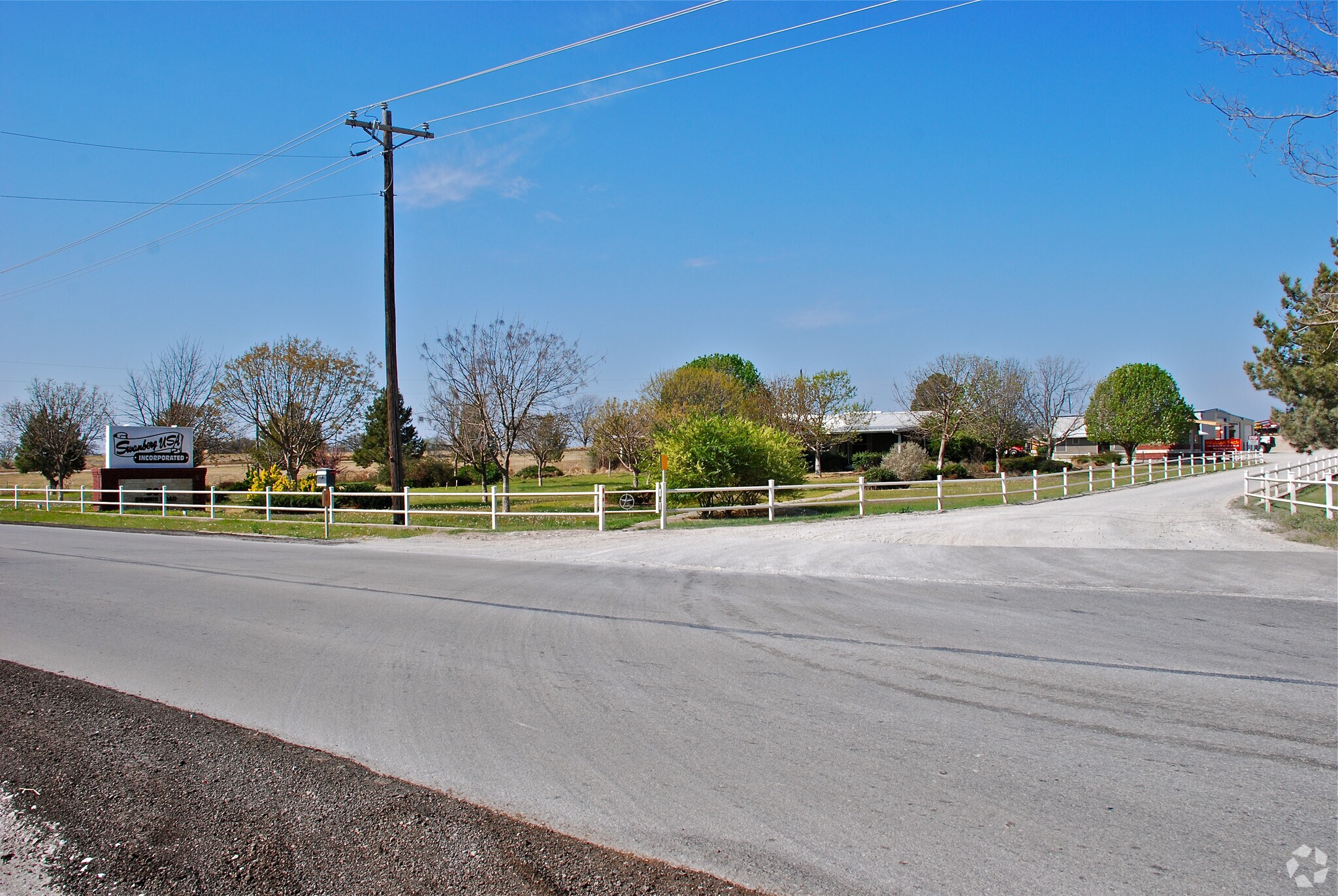 500 Dennis Rd, Weatherford, TX for lease Primary Photo- Image 1 of 28