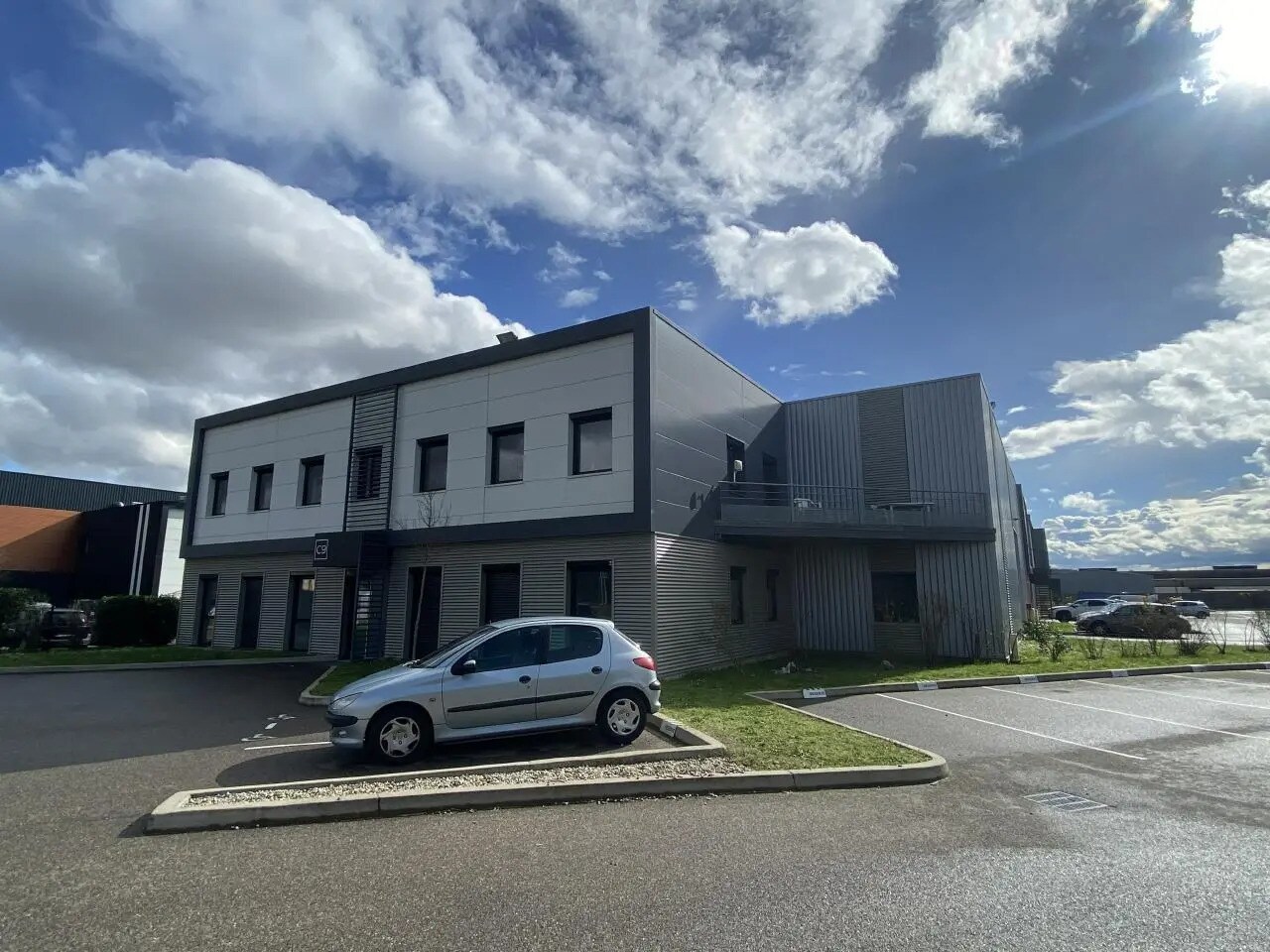 Office in Saint-Priest for lease Building Photo- Image 1 of 15