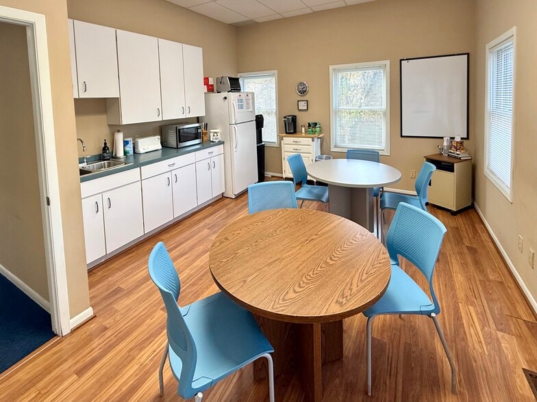 7181 Chagrin Rd, Chagrin Falls, OH for lease - Building Photo - Image 3 of 8