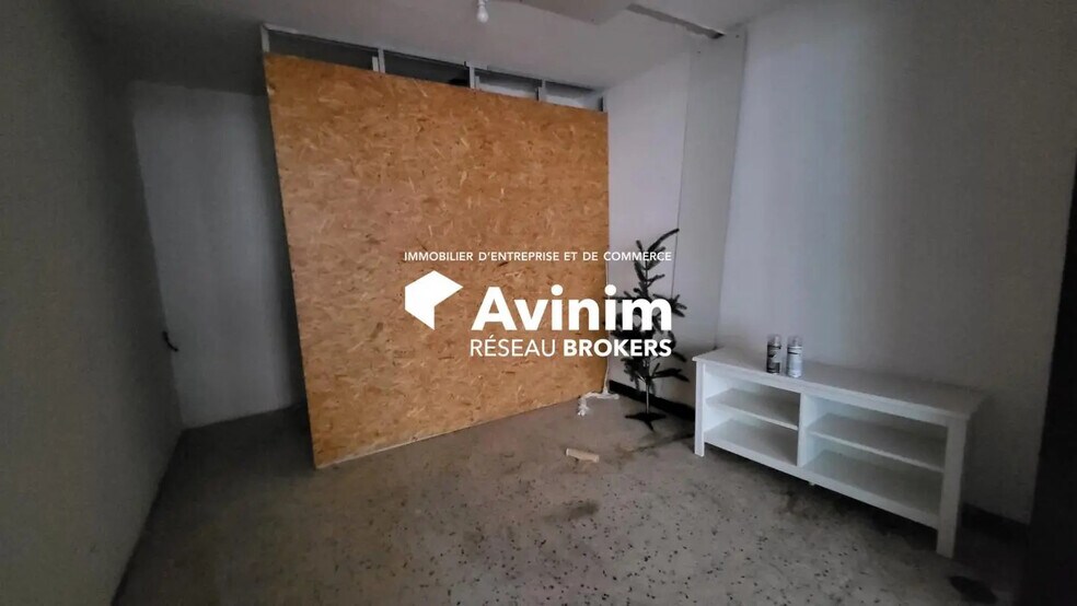 Retail in Le Havre for lease - Interior Photo - Image 2 of 2