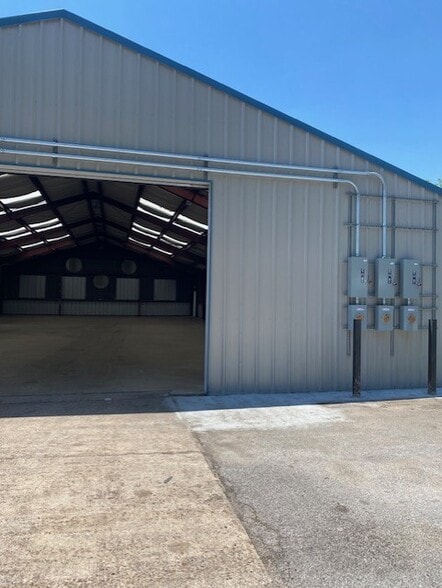 5121 April Ln, Houston, TX for lease - Building Photo - Image 2 of 10