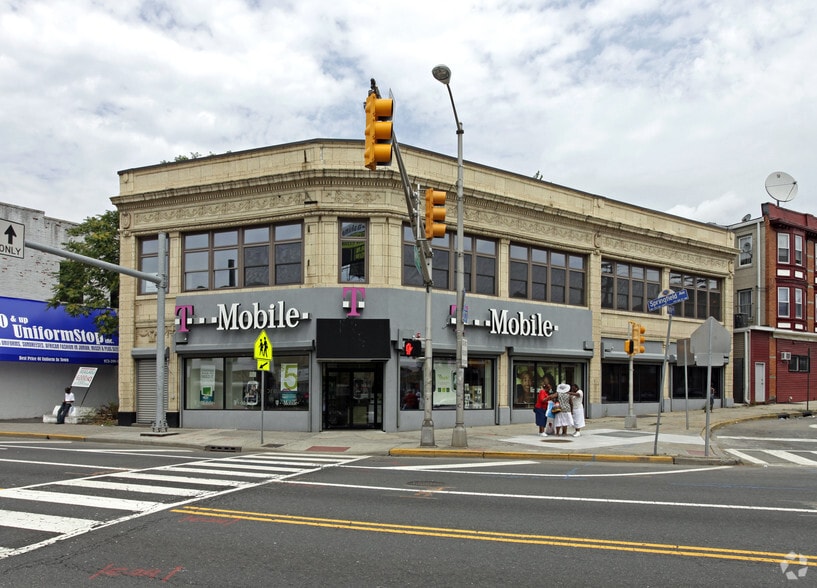 Four mixed-use commercial properties portfolio of 4 properties for sale on LoopNet.com - Primary Photo - Image 1 of 4