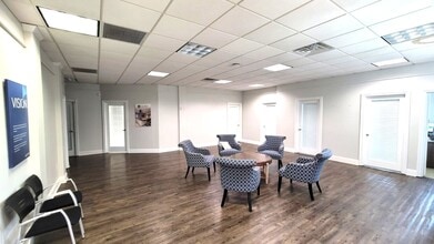 2089 Indian River Blvd, Vero Beach, FL for lease Interior Photo- Image 2 of 11