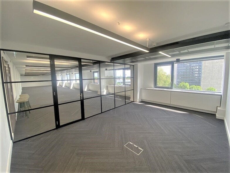 1000 Great West Rd, Brentford for lease - Building Photo - Image 3 of 122