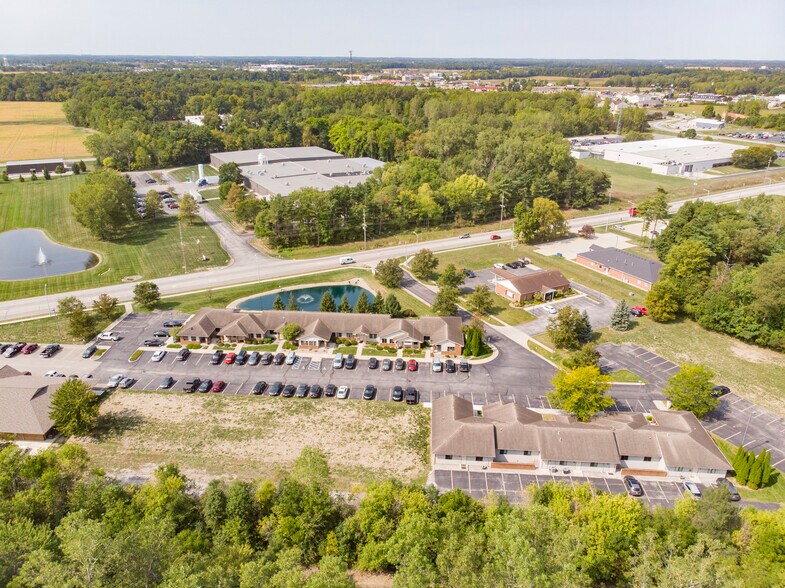 1340-1350 S Grandstaff Dr, Auburn, IN for lease - Building Photo - Image 1 of 1