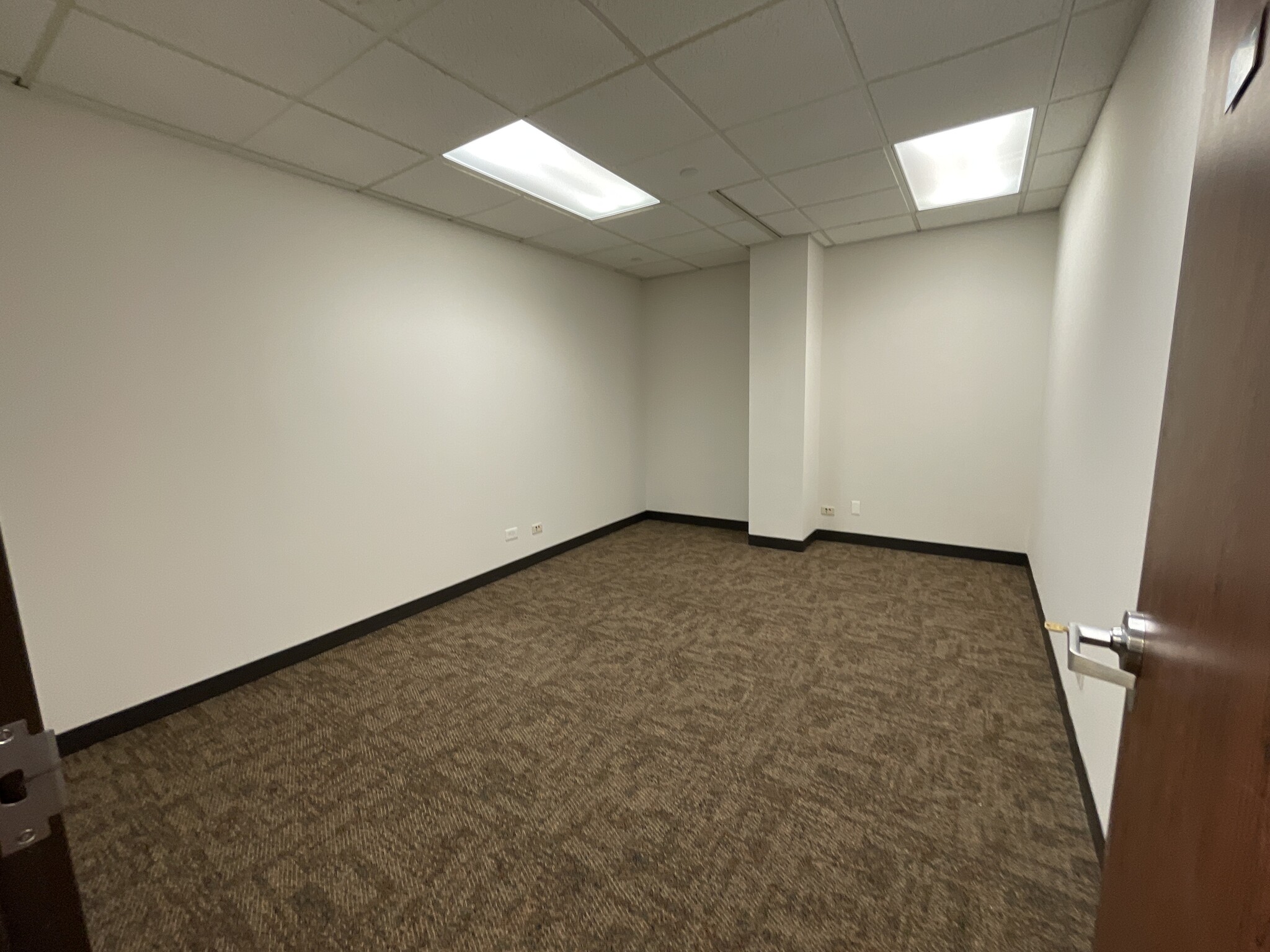 701 Lee St, Des Plaines, IL for lease Interior Photo- Image 1 of 1