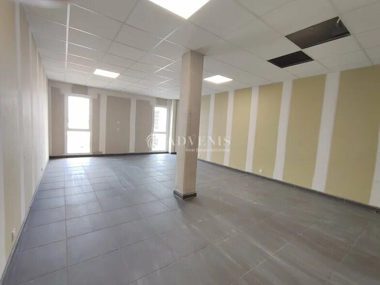 Office in Le Crès for lease - Interior Photo - Image 2 of 6