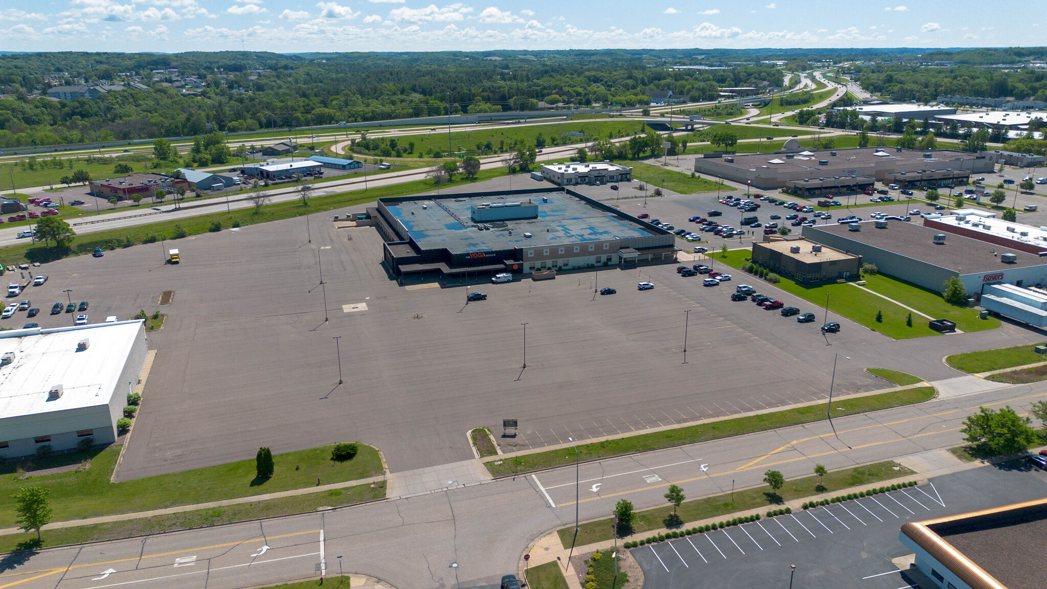 2725 Mall Dr, Eau Claire, WI for lease Building Photo- Image 1 of 4