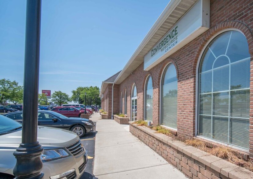 76th St, Milwaukee, WI for lease - Building Photo - Image 3 of 4