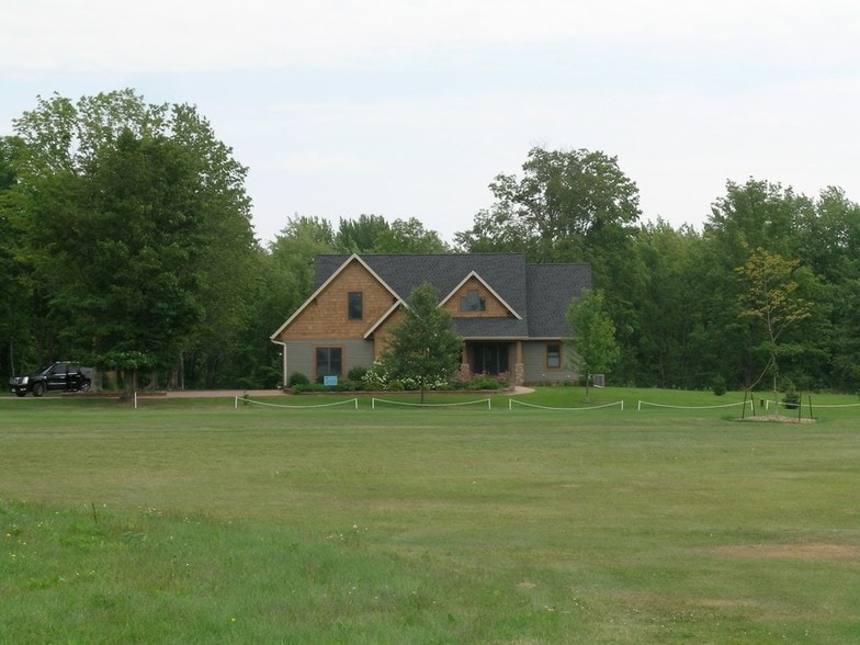 W11817 Highland Rd, Antigo, WI for sale - Primary Photo - Image 1 of 1