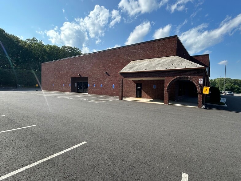 401 Monroe Tpke, Monroe, CT for lease - Building Photo - Image 2 of 11