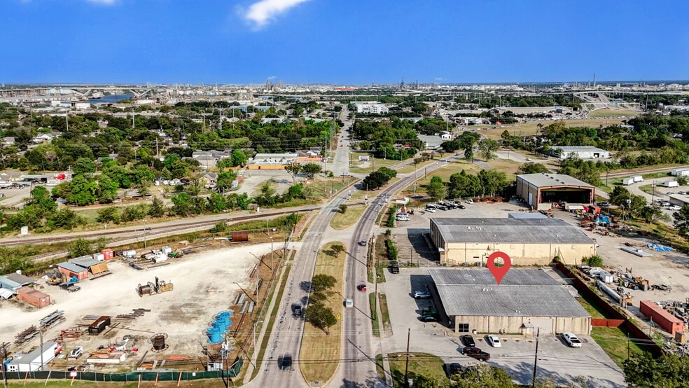 7510 Lawndale St, Houston, TX for lease - Building Photo - Image 2 of 61