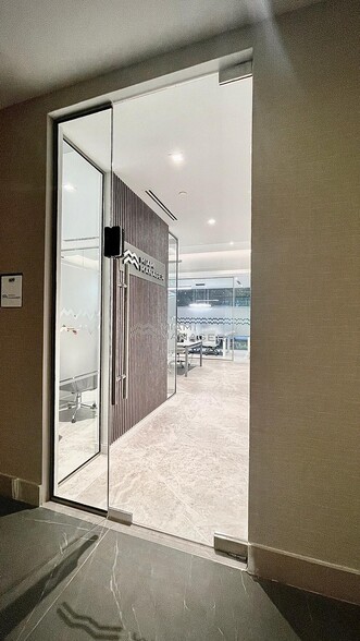 2980 NE 207th St, Aventura, FL for sale - Building Photo - Image 2 of 18