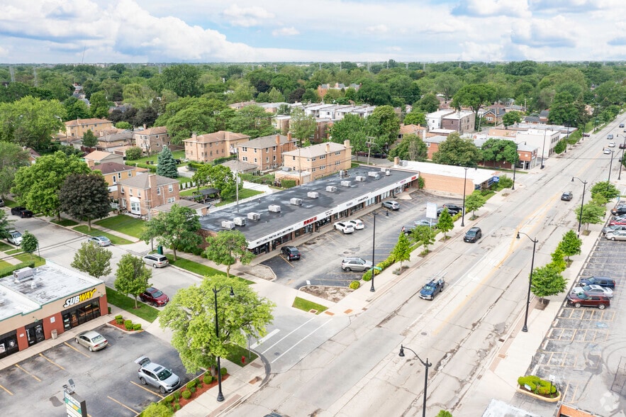 4033-4049 Oakton St, Skokie, IL for lease - Building Photo - Image 3 of 5