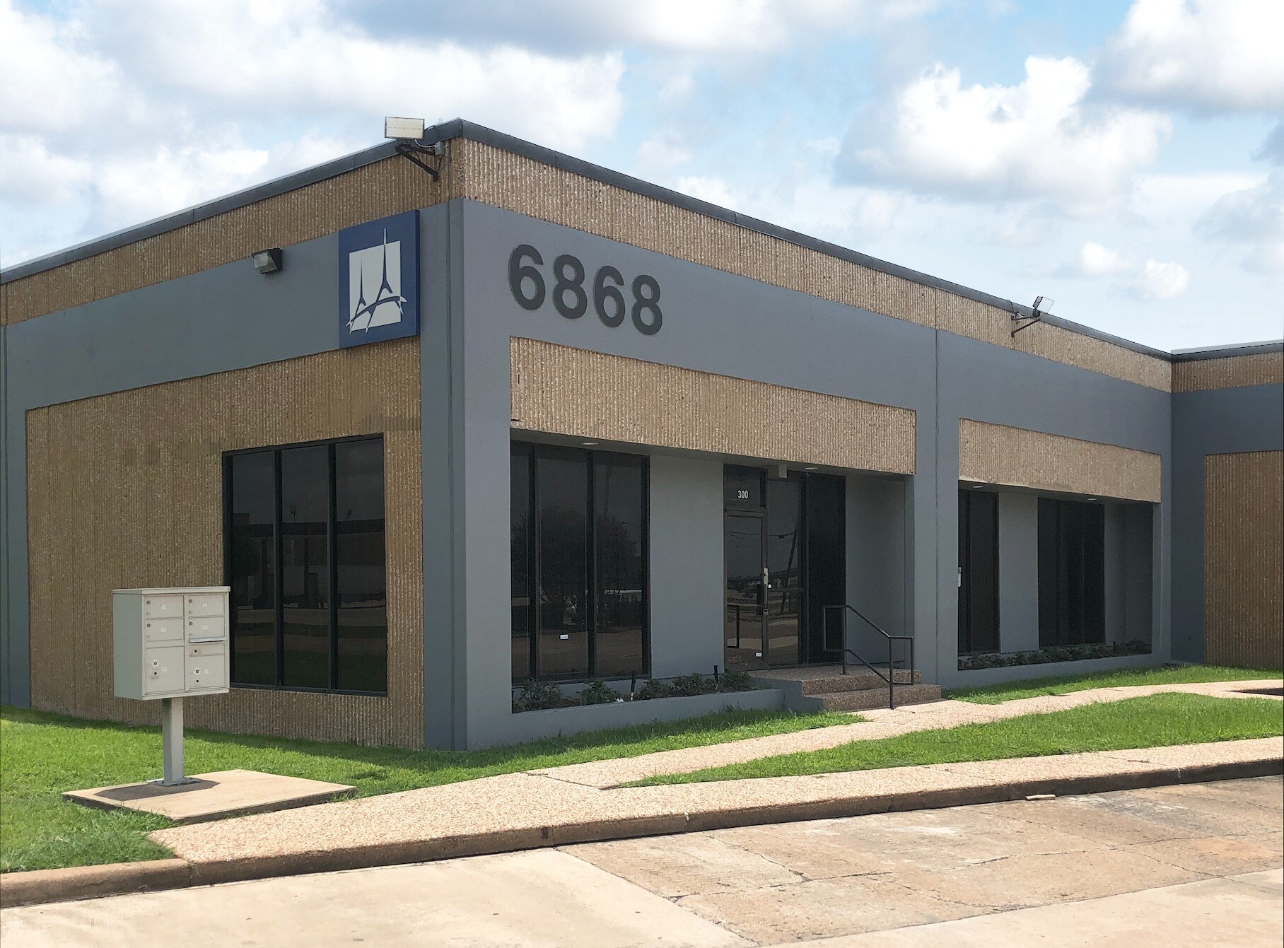 6868 N Loop Fwy E, Houston, TX for lease Building Photo- Image 1 of 7