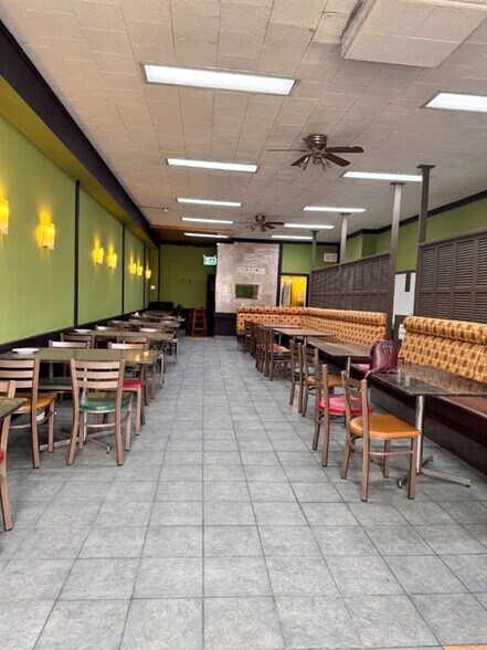 5011 50 St, Innisfail, AB for sale - Interior Photo - Image 2 of 9