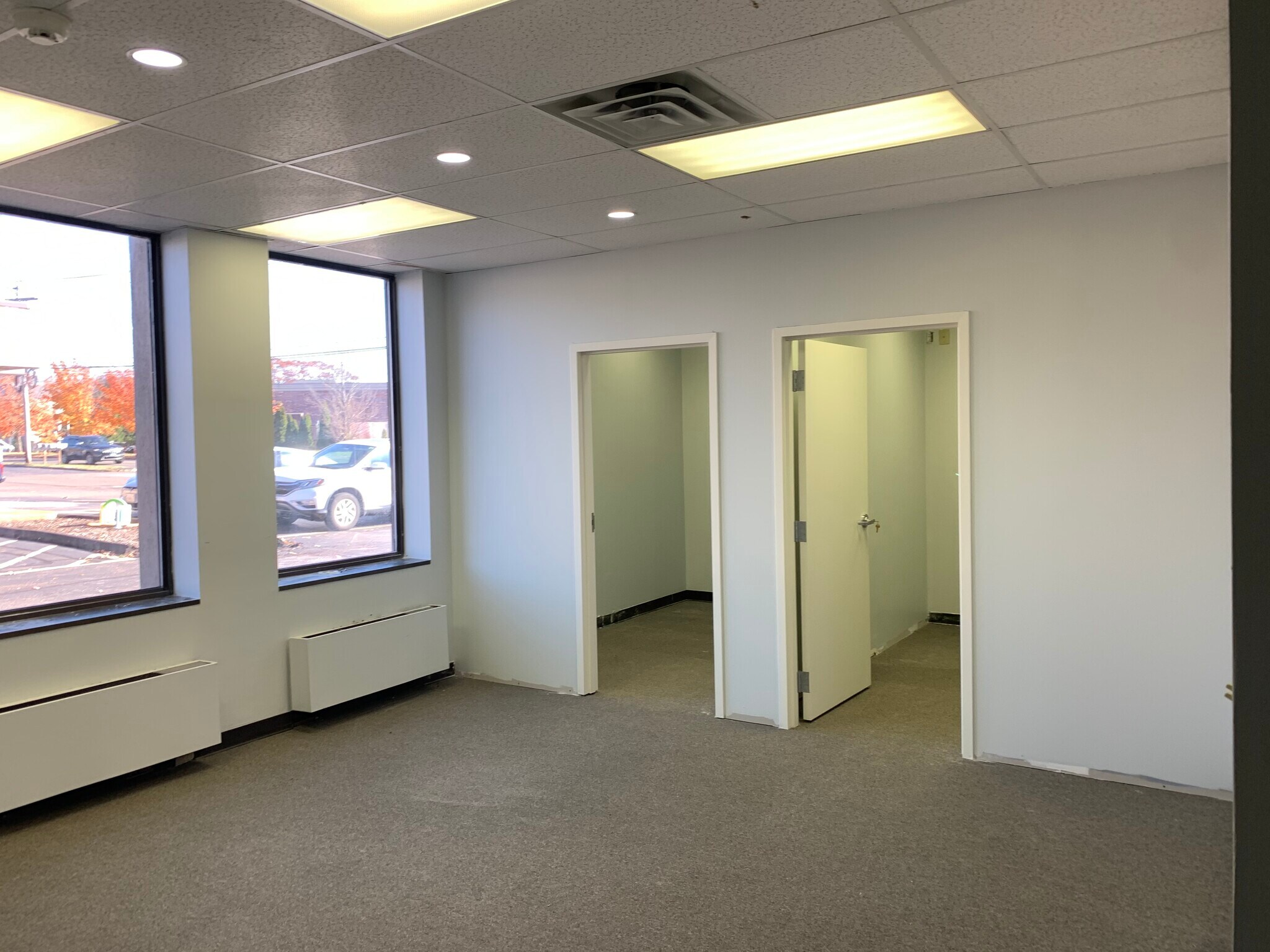 35 Old Tavern Rd, Orange, CT for sale Interior Photo- Image 1 of 1