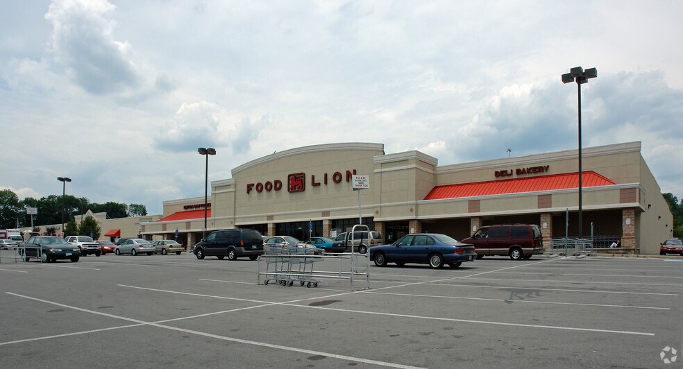 2002-2012 Lee Hwy, Bristol, VA for lease - Building Photo - Image 2 of 12