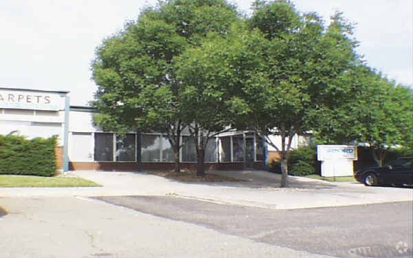 1729 S Wadsworth Blvd, Lakewood, CO for lease - Building Photo - Image 3 of 11