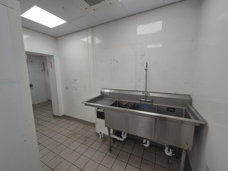 13 Banks Rd, Wirral for lease - Building Photo - Image 3 of 5