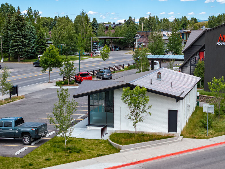 490 W Broadway Ave, Jackson Hole, WY for lease - Building Photo - Image 2 of 17