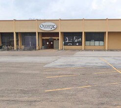 11041-11185 Huffmeister Rd, Cypress, TX for lease Building Photo- Image 1 of 4