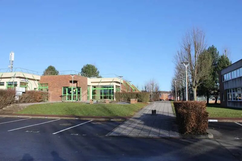 Office in Bièvres for lease - Building Photo - Image 3 of 15