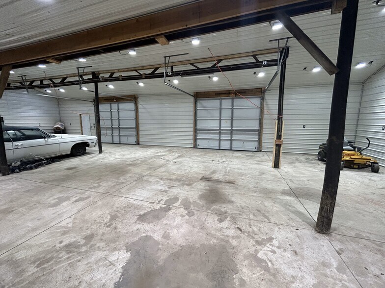 4516 Van Dyke Rd, Almont, MI for sale - Building Photo - Image 1 of 1