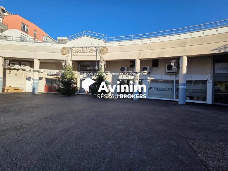 Retail in Oyonnax for sale - Building Photo - Image 3 of 10