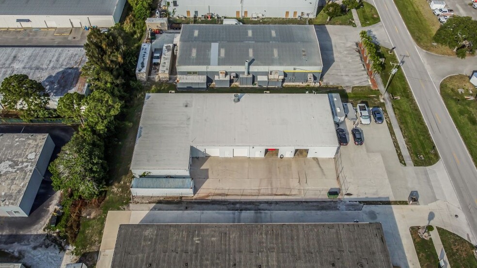 3231 SE Slater St, Stuart, FL for sale - Building Photo - Image 3 of 28
