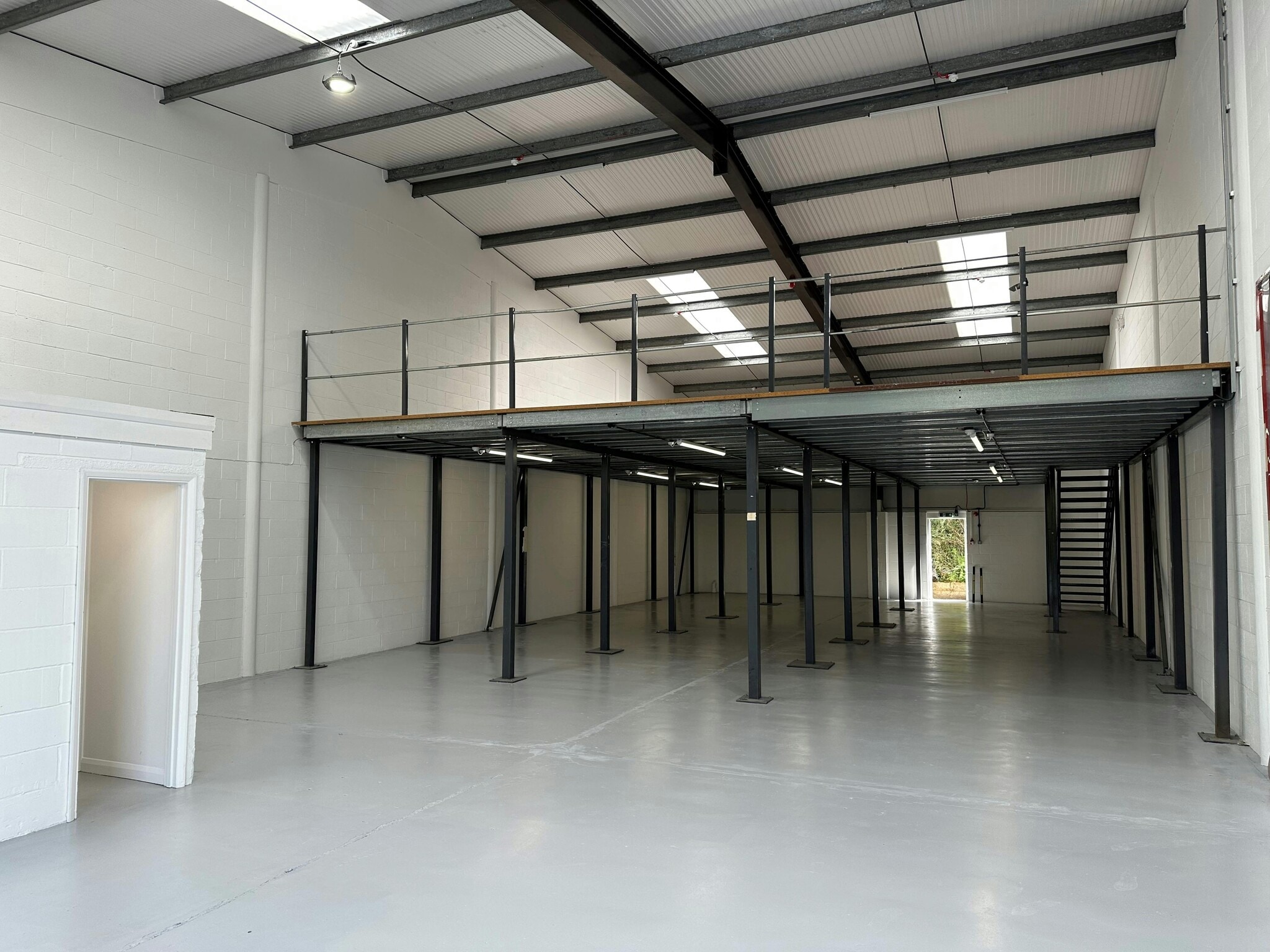 Ardglen Rd, Whitchurch for lease Interior Photo- Image 1 of 2